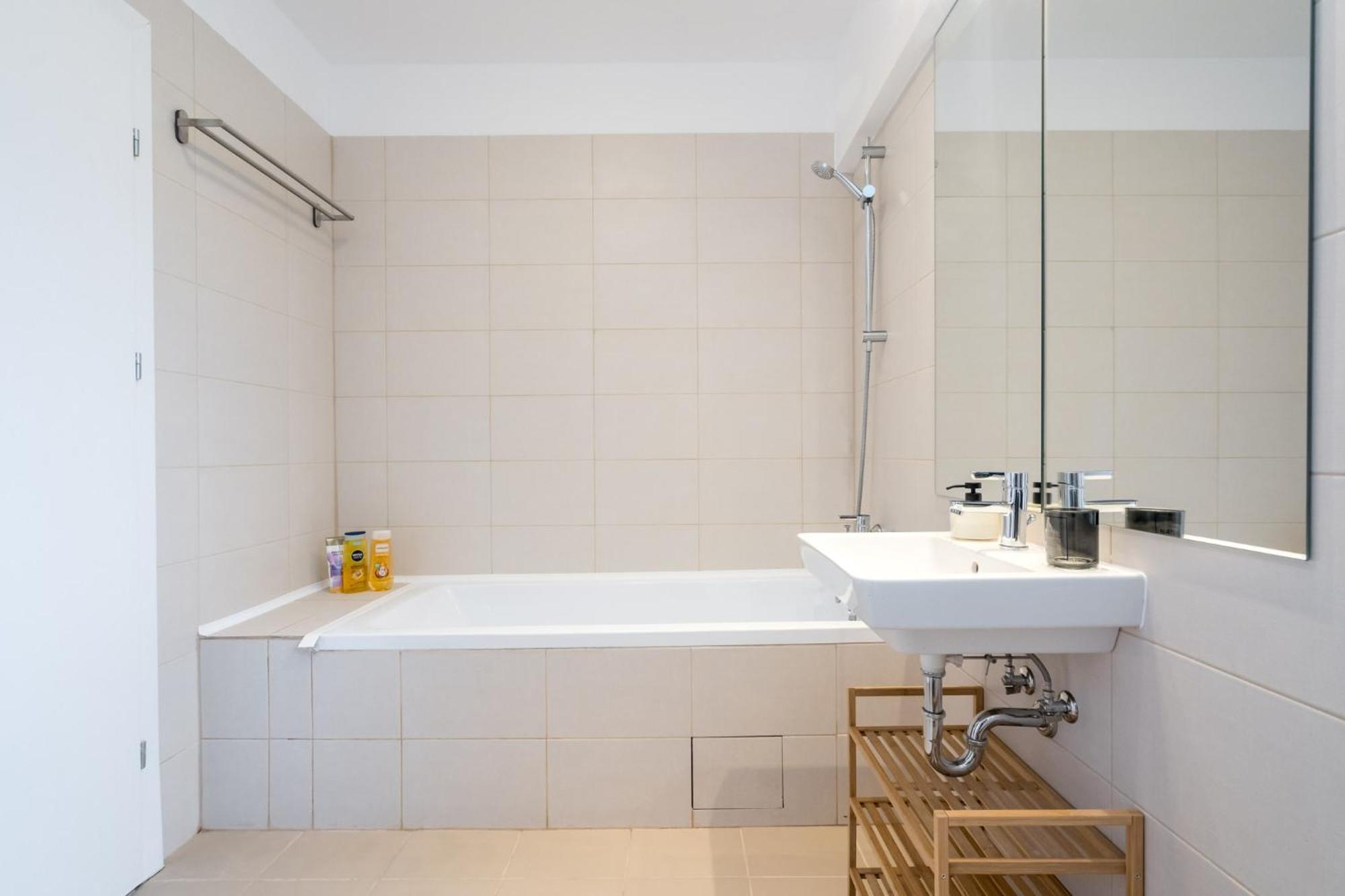 Breeze - Modern Escape In Pipera Apartment Bucharest Luaran gambar